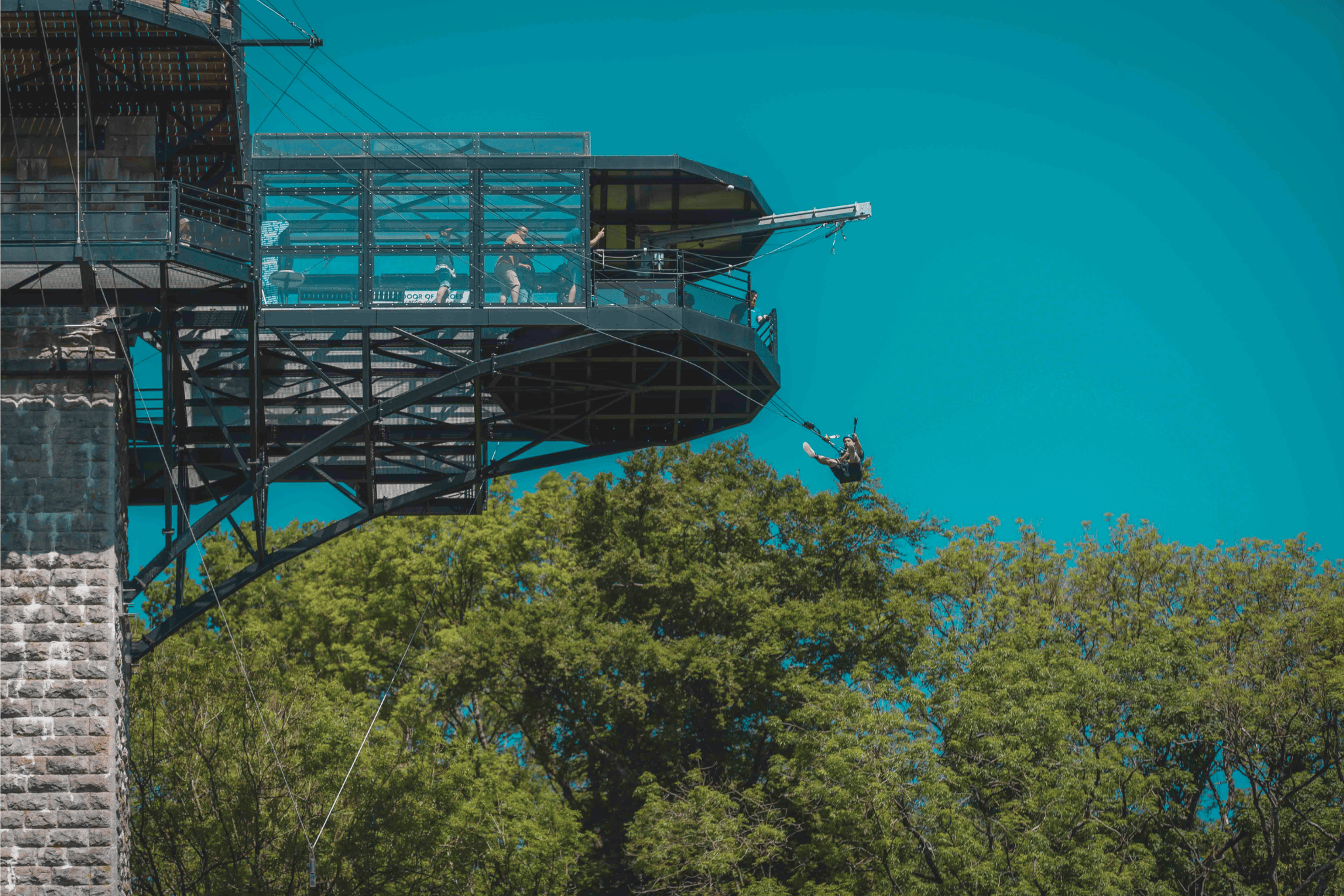 SAUT PENDULAIRE SUR CORDE